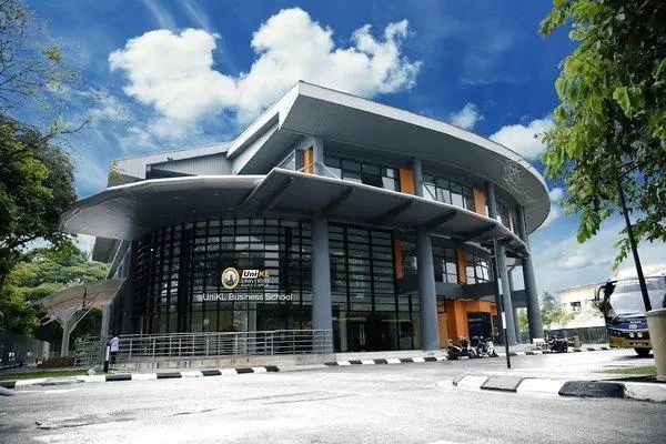 吉隆坡首都大学学院(klmuc)位于马来西亚首都,第一大城市——吉隆坡